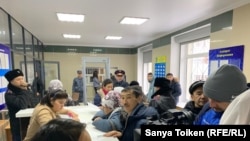 Предыдущее собрание активистов на КПП столичного департамента полиции. Нур-Султан, 6 декабря 2019 года.
