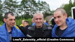 Зеленський уточнив, що додому повернулися захисники Маріуполя, учасники бойових дій у Донецькій, Луганській, Харківській і Херсонській областях