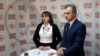 Дэпутатка Ганна Канапацкая і лідэр АГП Анатоль Лябедзька