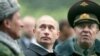 Эксперты сходятся на том, что пока все в России слишком зависит от одного человека и опасаются, что эта тенденция сохранится